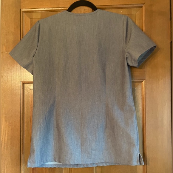 Figs Casma Technical Collection Gray V Neck Scrub Top Size XS - Picture 2 of 4